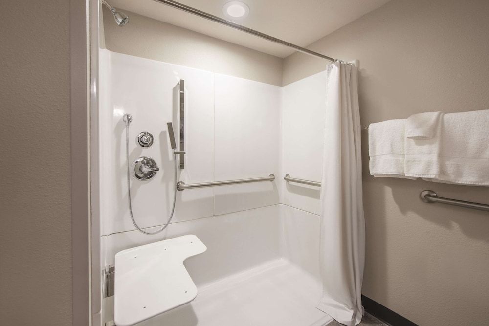 Room, 1 King Bed, Accessible, Non Smoking (Mobility Accessible)