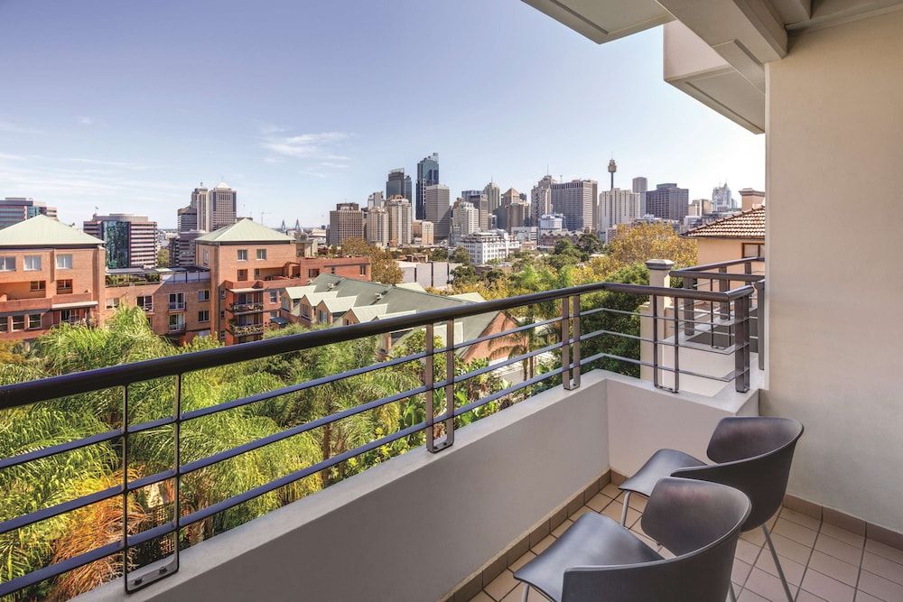 Adina Apartment Hotel Sydney Surry Hills Apartment, 1 Bedroom, City View 3