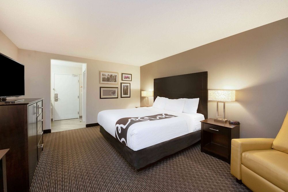 Deluxe Studio Suite, 1 King Bed, Non Smoking