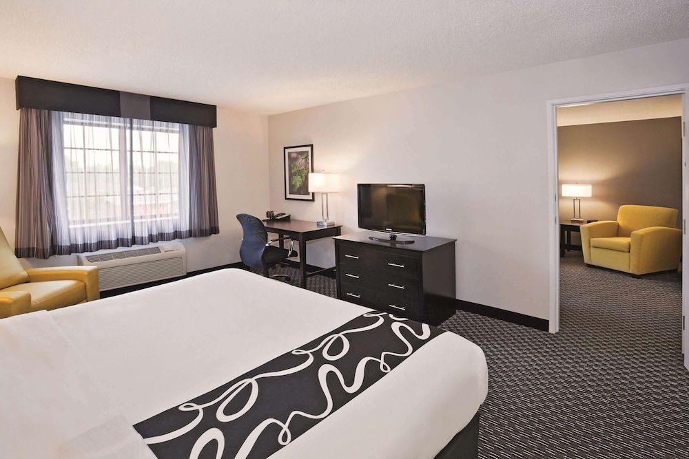 Suite, 1 King Bed, Non Smoking