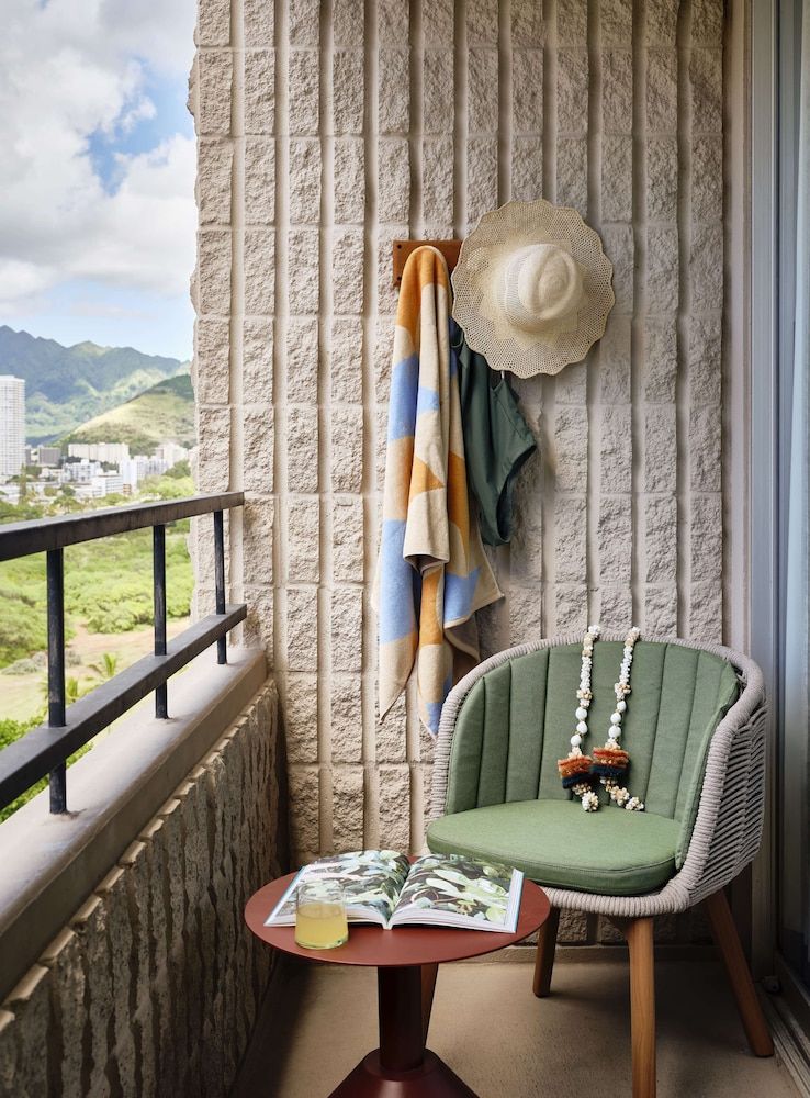Room, 1 King Bed (with Lanai)