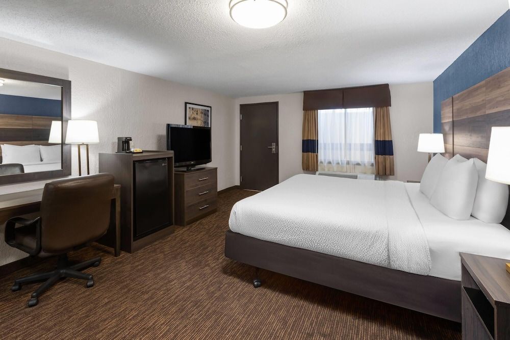 Baymont by Wyndham Downtown Detroit Room, 1 King Bed, Non Smoking
