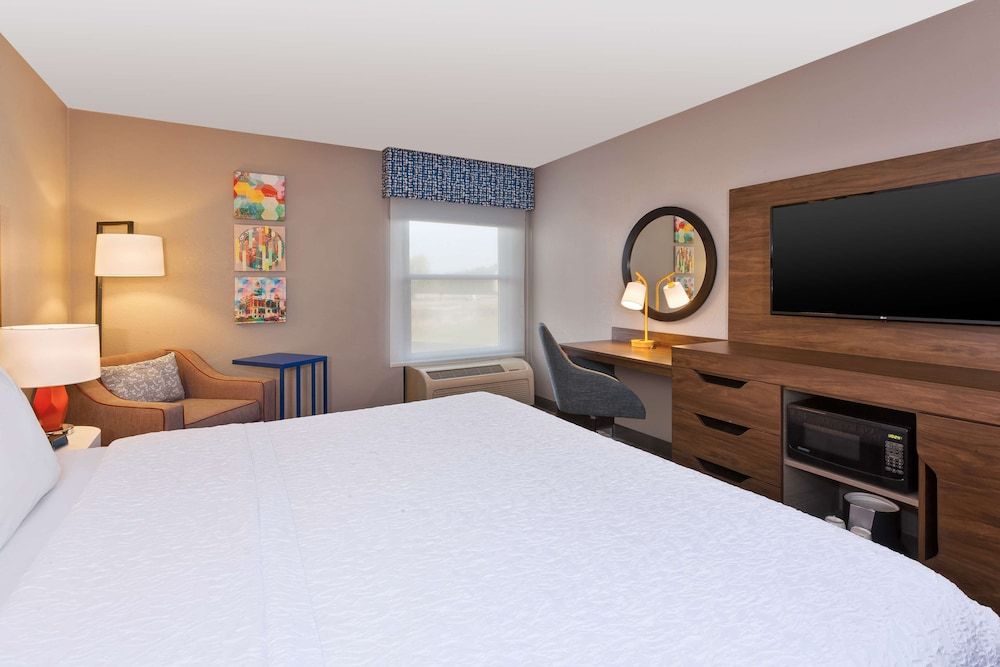 Room, 1 King Bed, Accessible, Bathtub (Hearing)