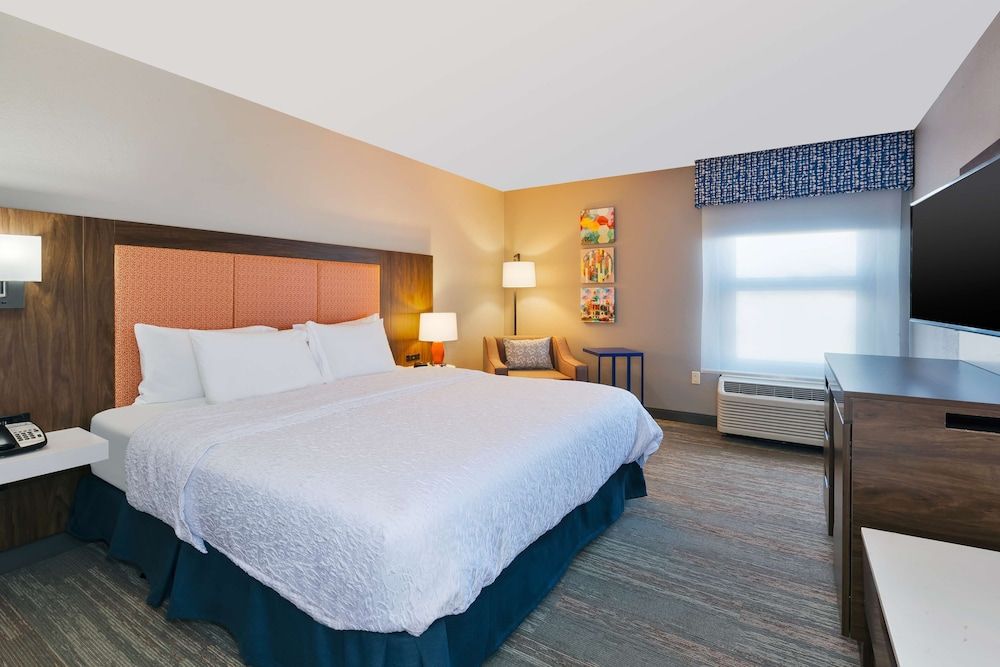 Suite, 1 King Bed, Accessible, Bathtub