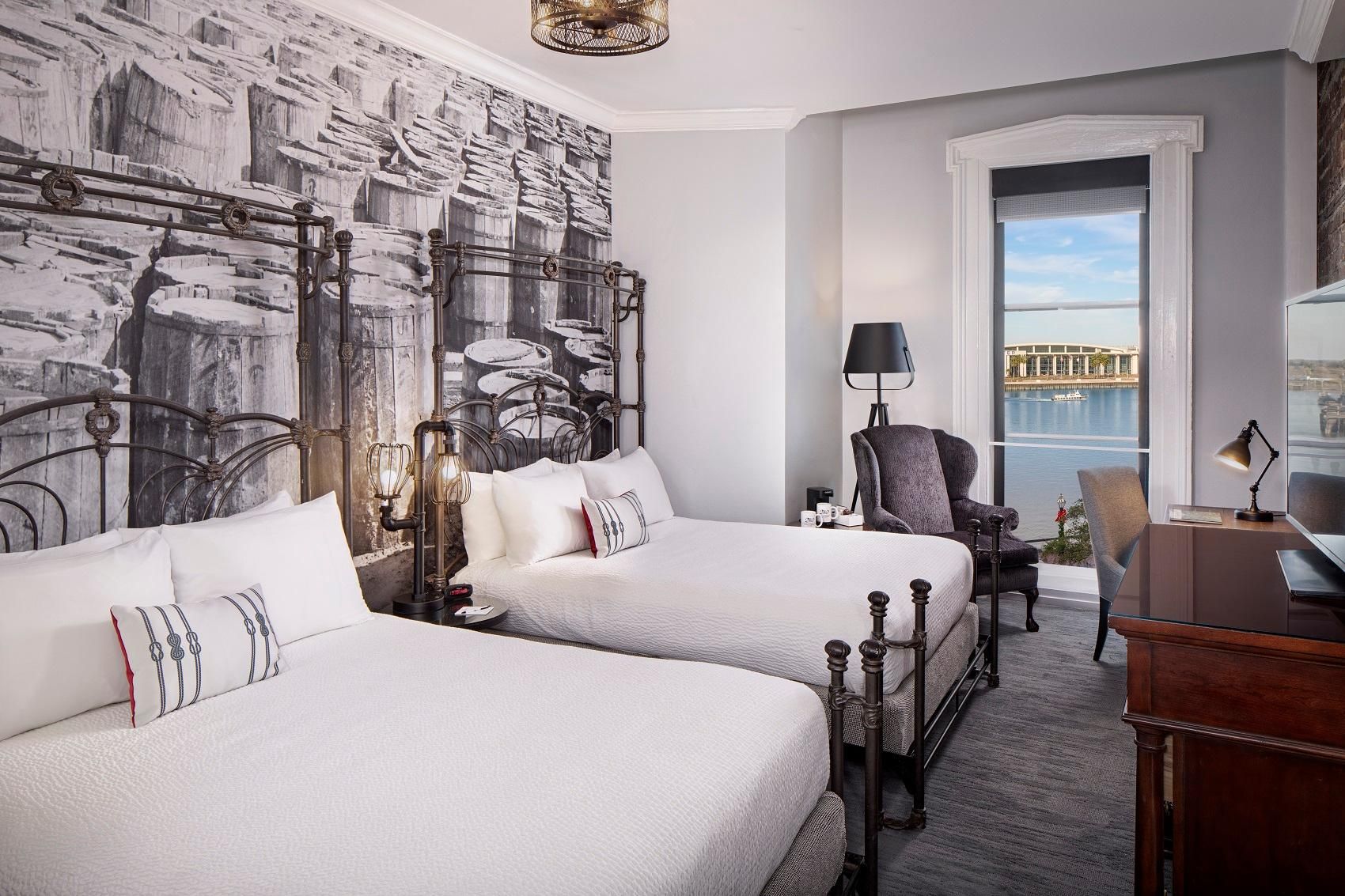 Riverview with Balcony - Two Queen Beds