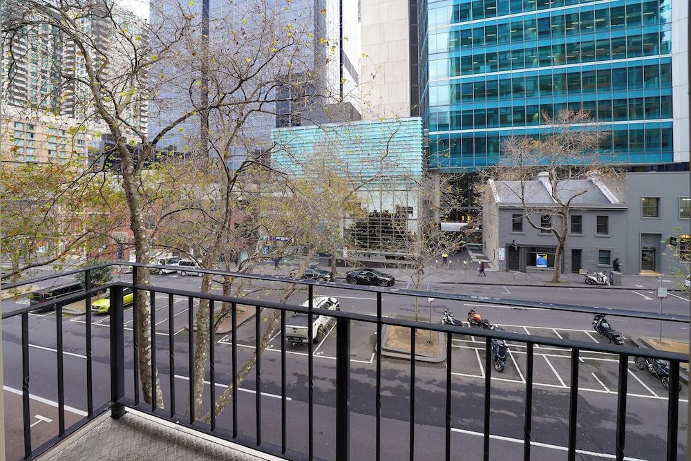 undefined Comfort Apartments Melbourne Central 2