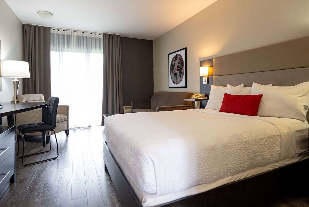 undefined Ramada by Wyndham Ottawa On The Rideau 3