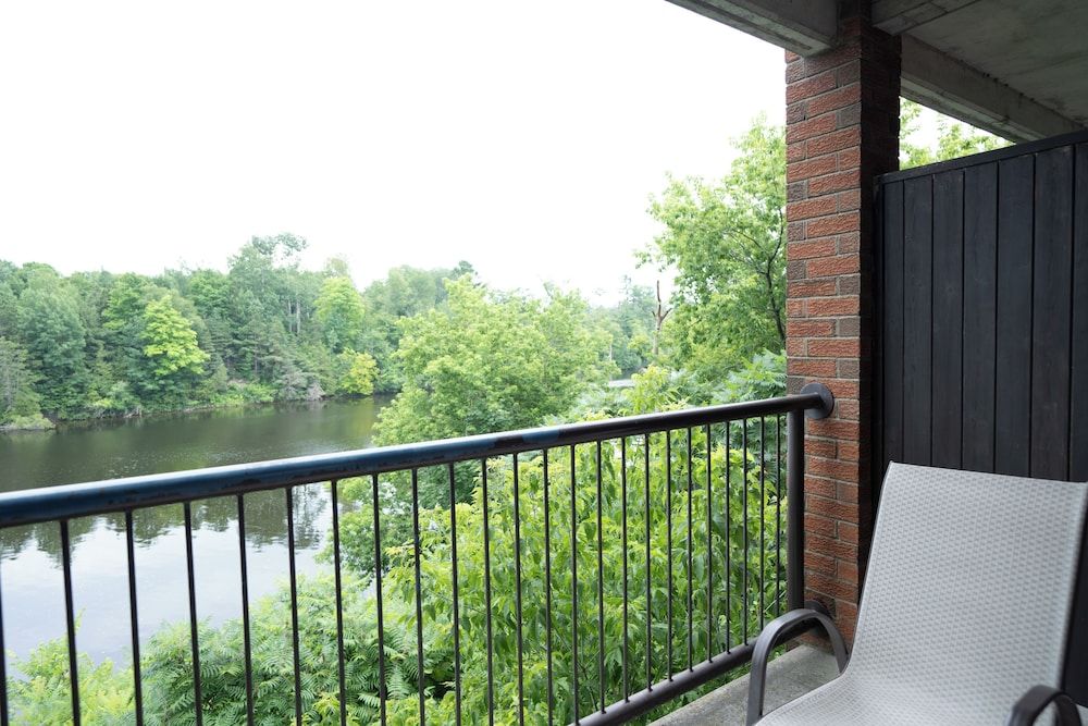 undefined Ramada by Wyndham Ottawa On The Rideau 10