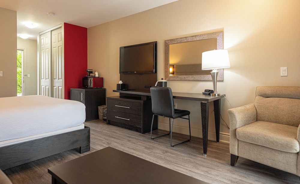undefined Ramada by Wyndham Ottawa On The Rideau 7