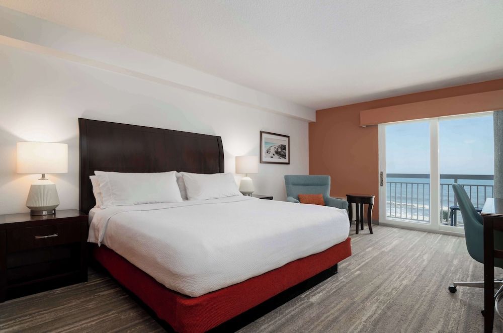 Deluxe Room, 1 King Bed, Accessible, Oceanfront (Hearing)