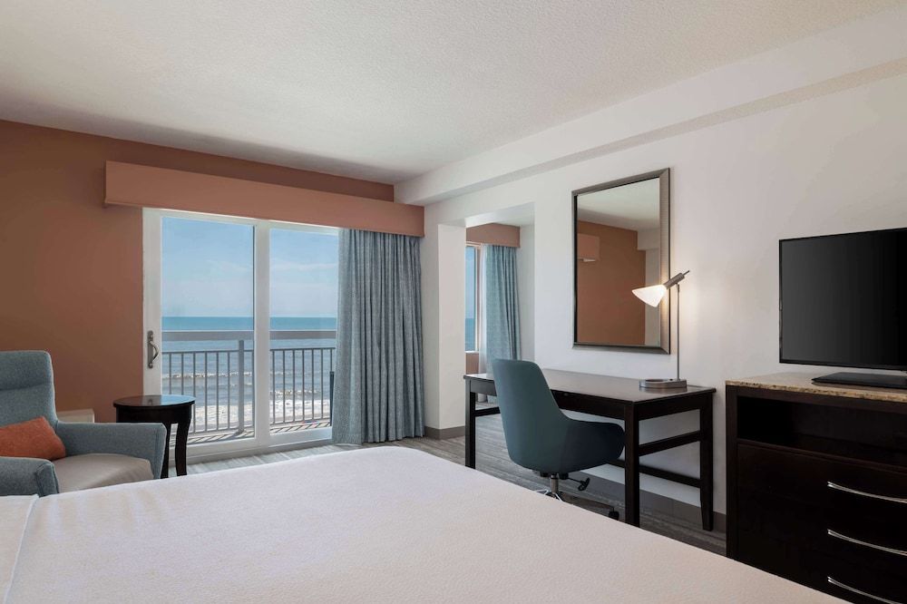 Deluxe Room, 1 King Bed, Non Smoking, Oceanfront
