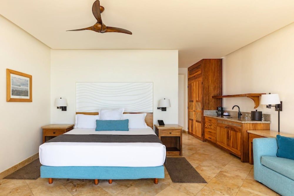 Cabo Surf Hotel & Spa Design Room, 1 King Bed with Sofa bed, Oceanfront 2