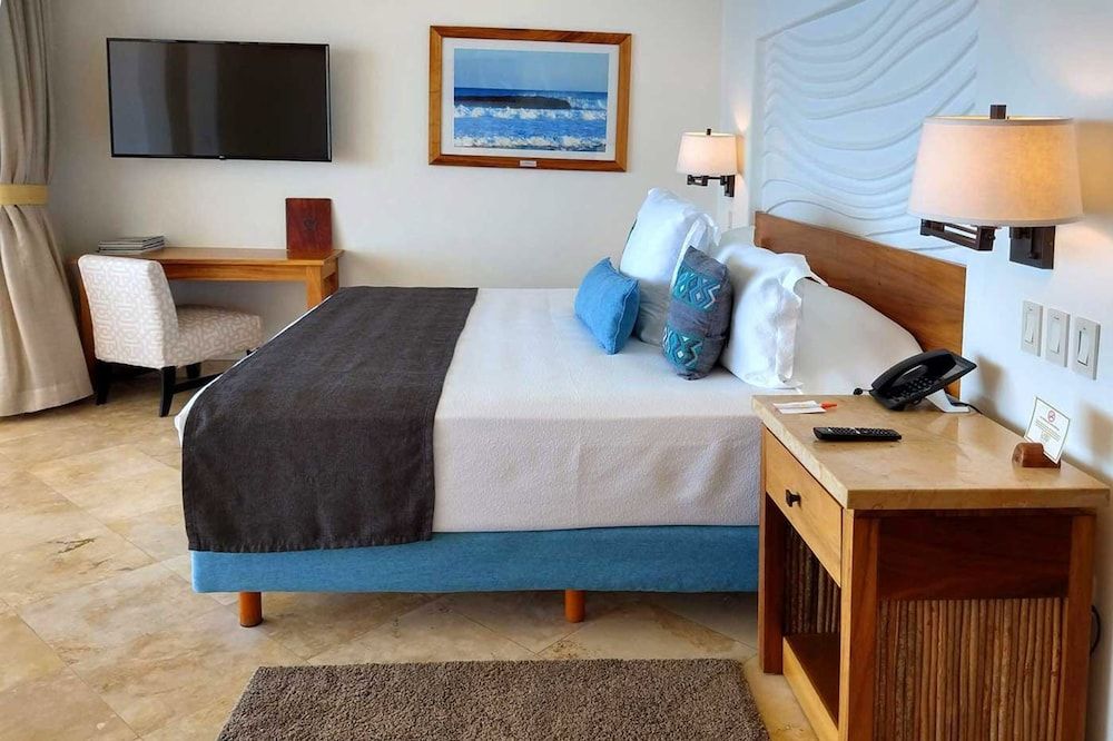 Cabo Surf Hotel & Spa Design Room, 1 King Bed with Sofa bed, Oceanfront 3