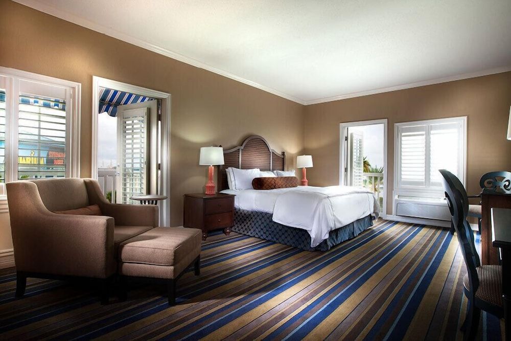 Kemah Boardwalk Inn Suite, 1 King Bed (Master Plaza Suites) 2