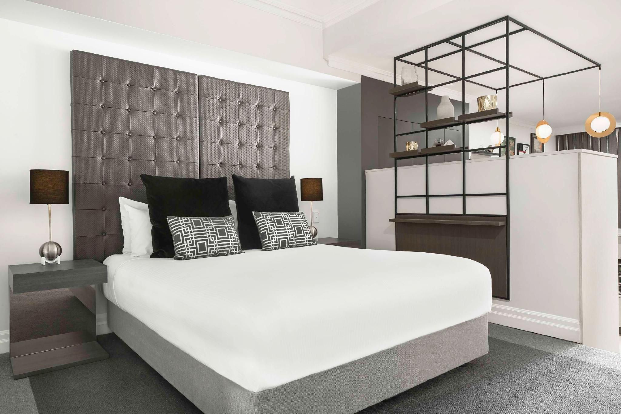 Executive Twin Studio