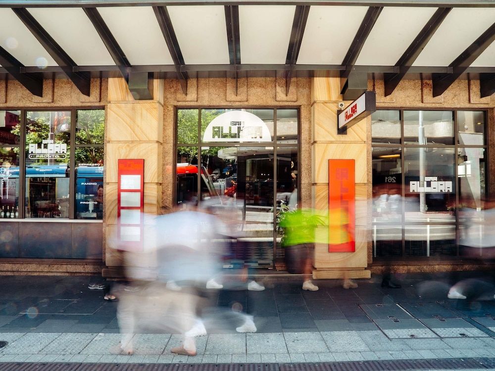 undefined Mantra 2 Bond Street Sydney 4