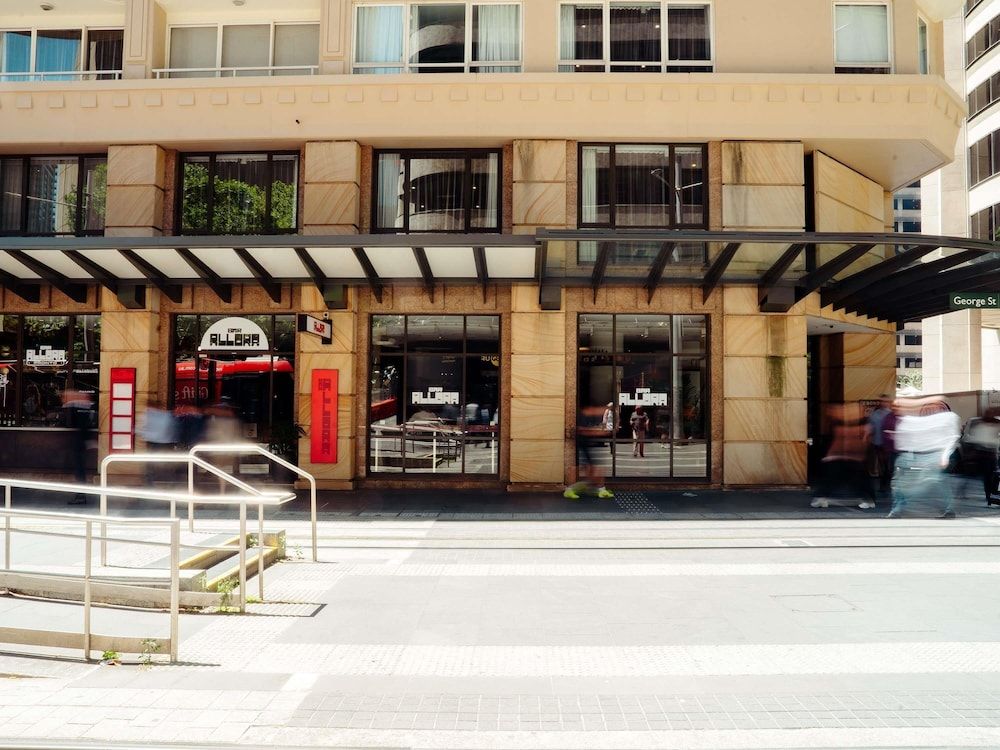 undefined Mantra 2 Bond Street Sydney 4