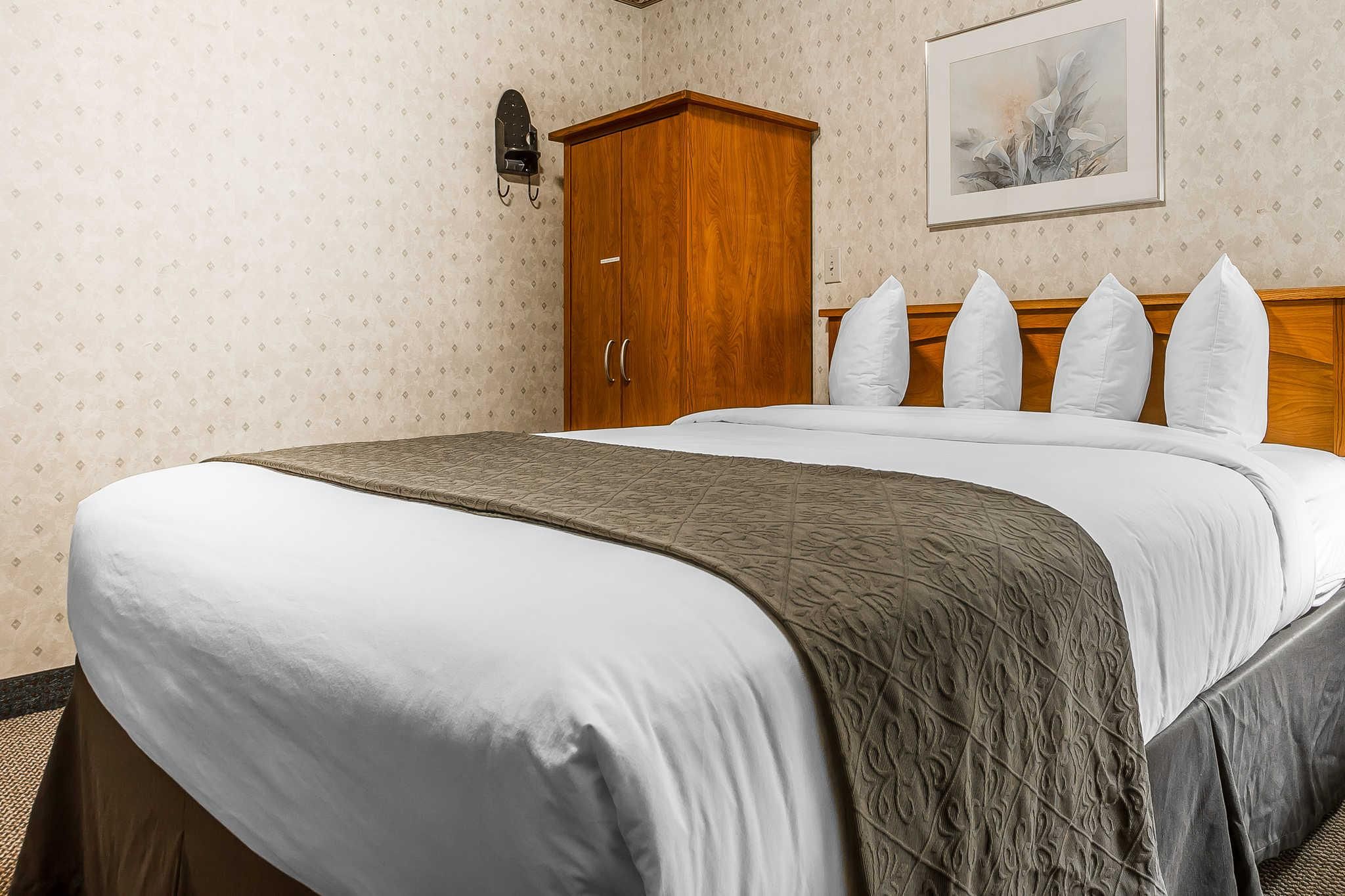 1 Queen Bed, Suite, Nonsmoking, Accessible