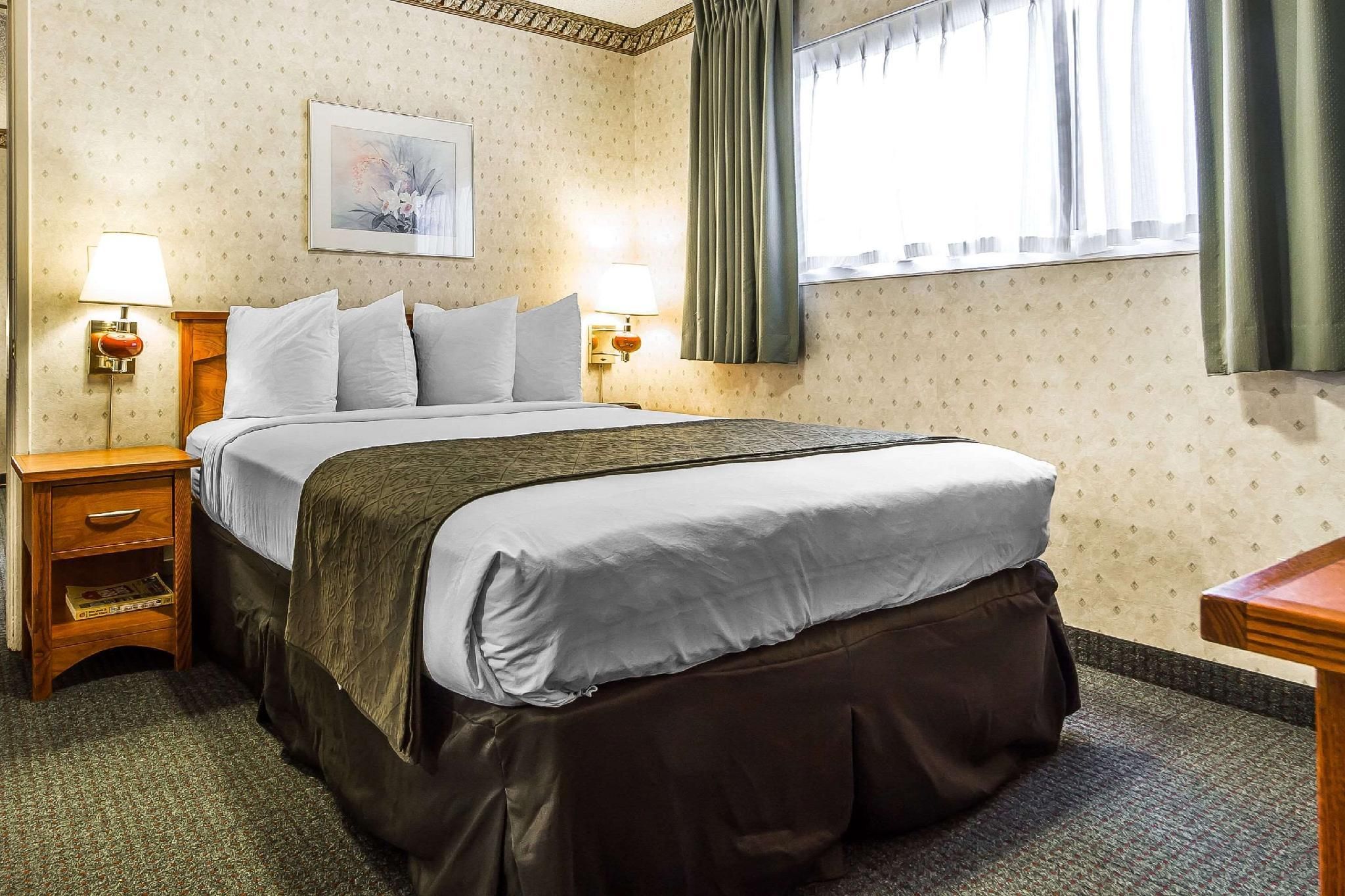 1 Queen Bed, Suite, Nonsmoking