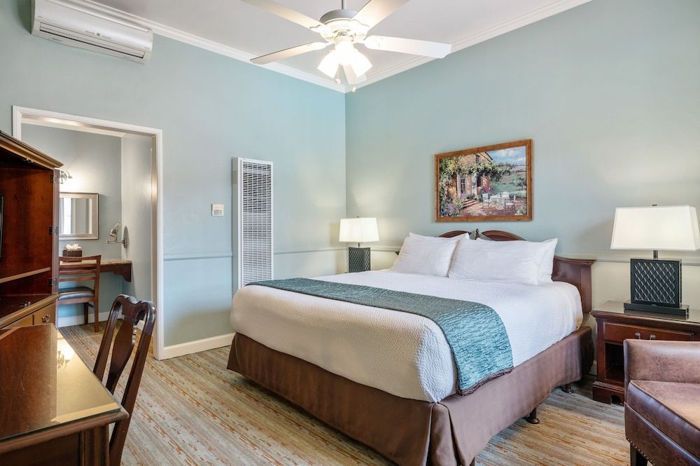 Lavender Inn by the Sea Standard Room, 1 Queen Bed 2