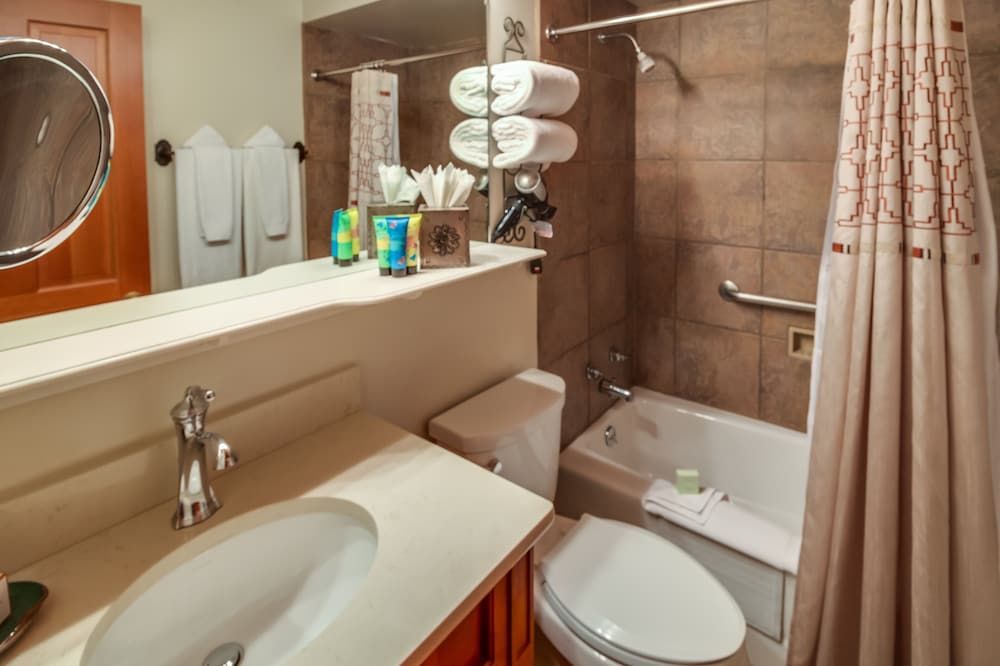 Inn on the Alameda Traditional Room, 2 Queen Beds 4