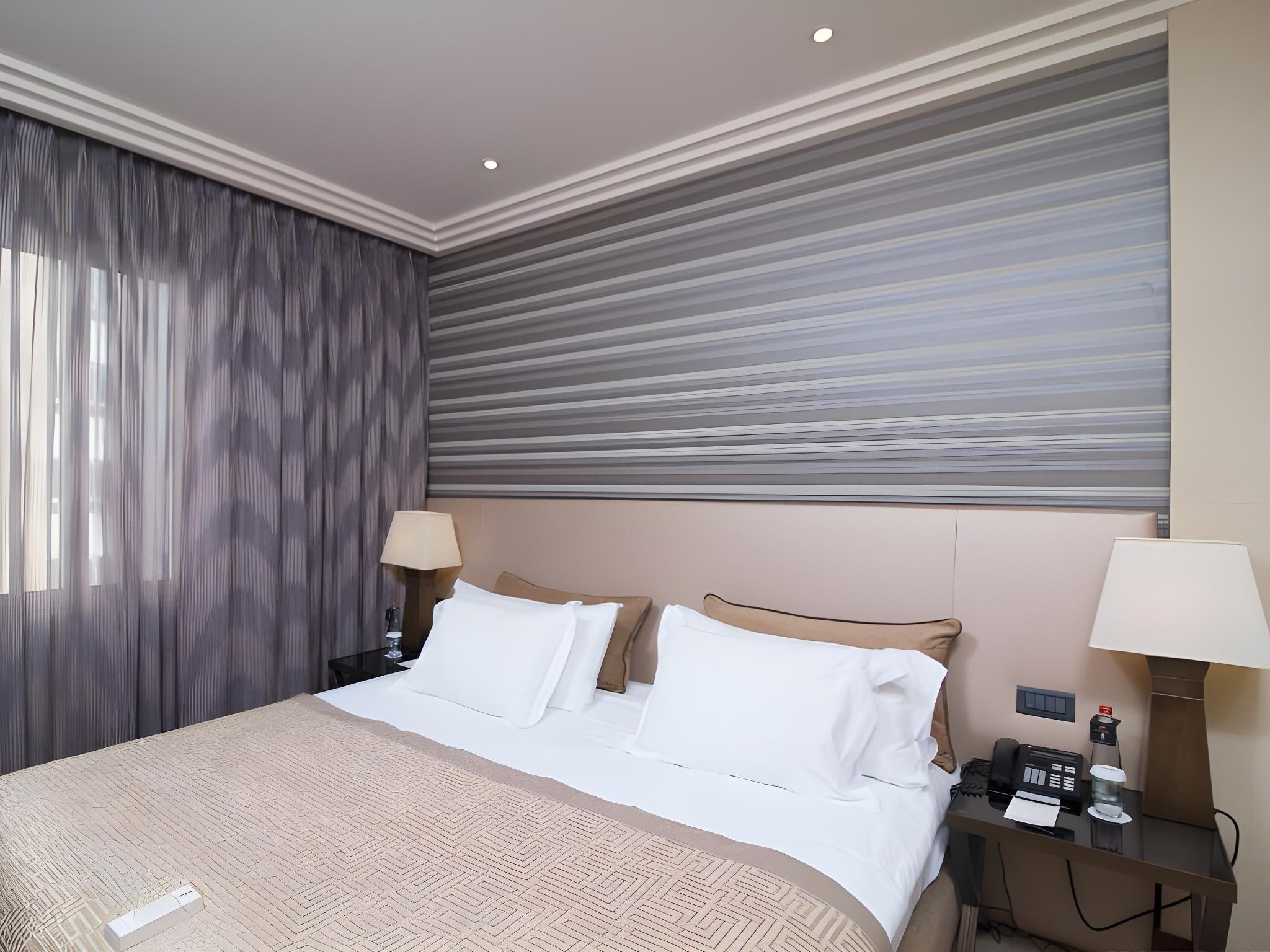 Family Room (2 Adults - 2 Children)