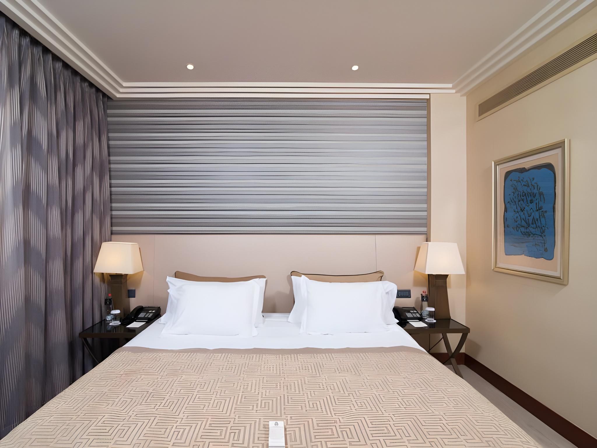 Family Room (2 Adults - 2 Children)