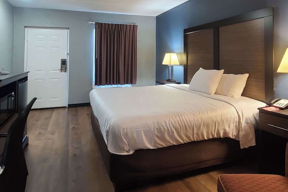 Standard Room, 1 King Bed, Non Smoking