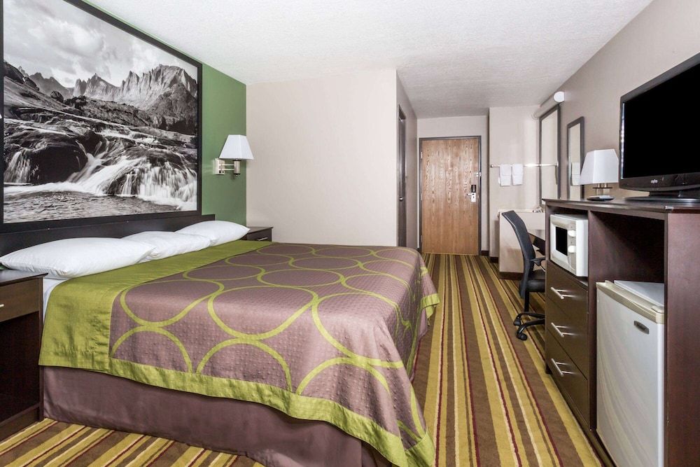 Standard Room, 1 King Bed, Accessible, Non Smoking (Mobility Accessible)