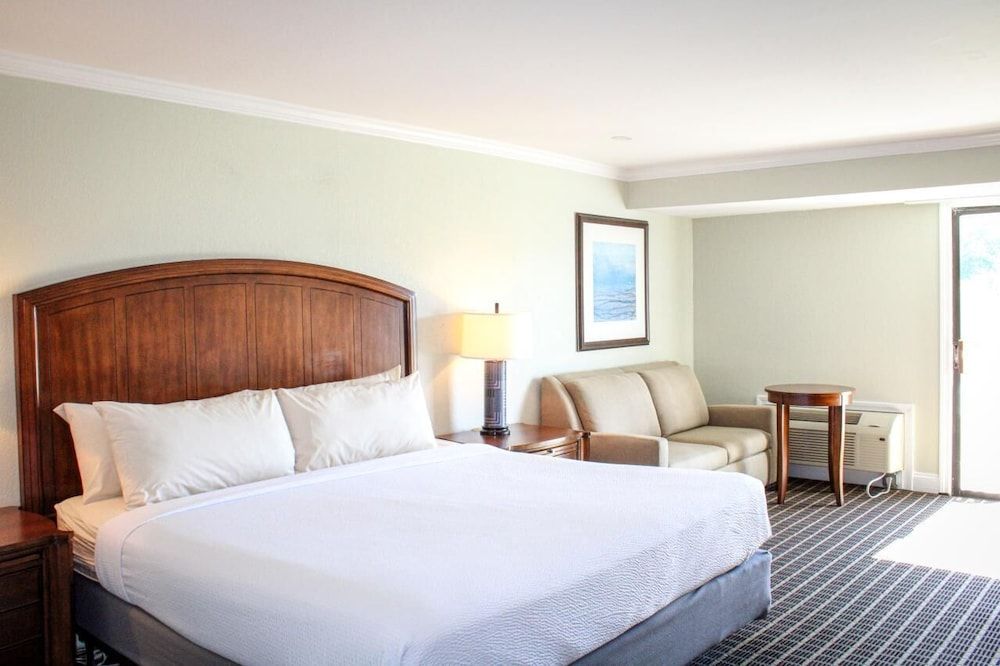 1 King Bed, Golf View