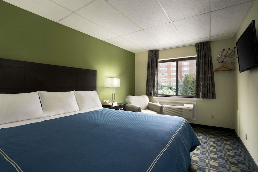 Standard Room, 1 King Bed