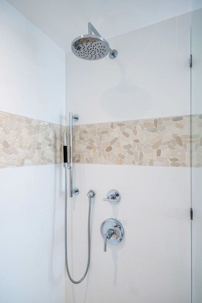 The Marlin Hotel Premium Studio, 1 King Bed 8