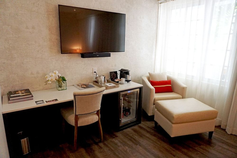 The Marlin Hotel Premium Studio, 1 King Bed 12