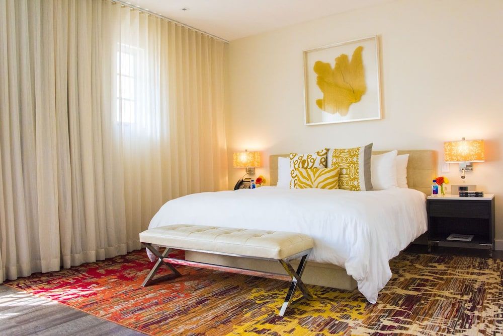 The Marlin Hotel Premium Studio, 1 King Bed 4