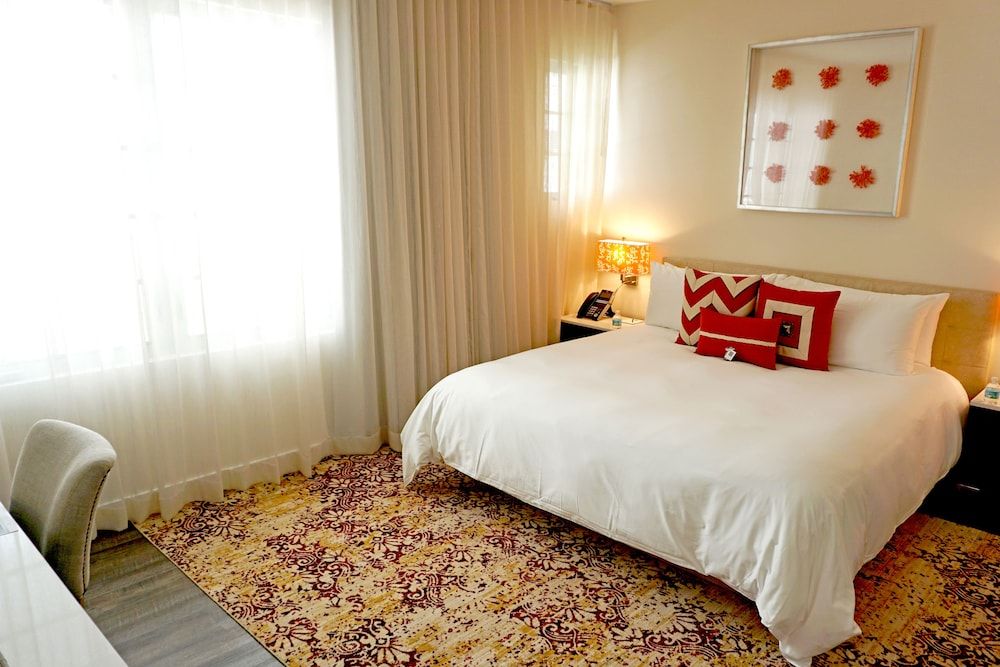 The Marlin Hotel Premium Studio, 1 King Bed