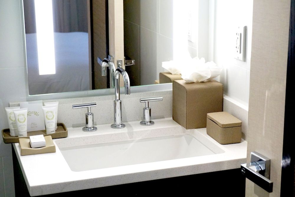 The Marlin Hotel Premium Studio, 1 King Bed 10