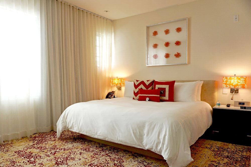 The Marlin Hotel Premium Studio, 1 King Bed 2