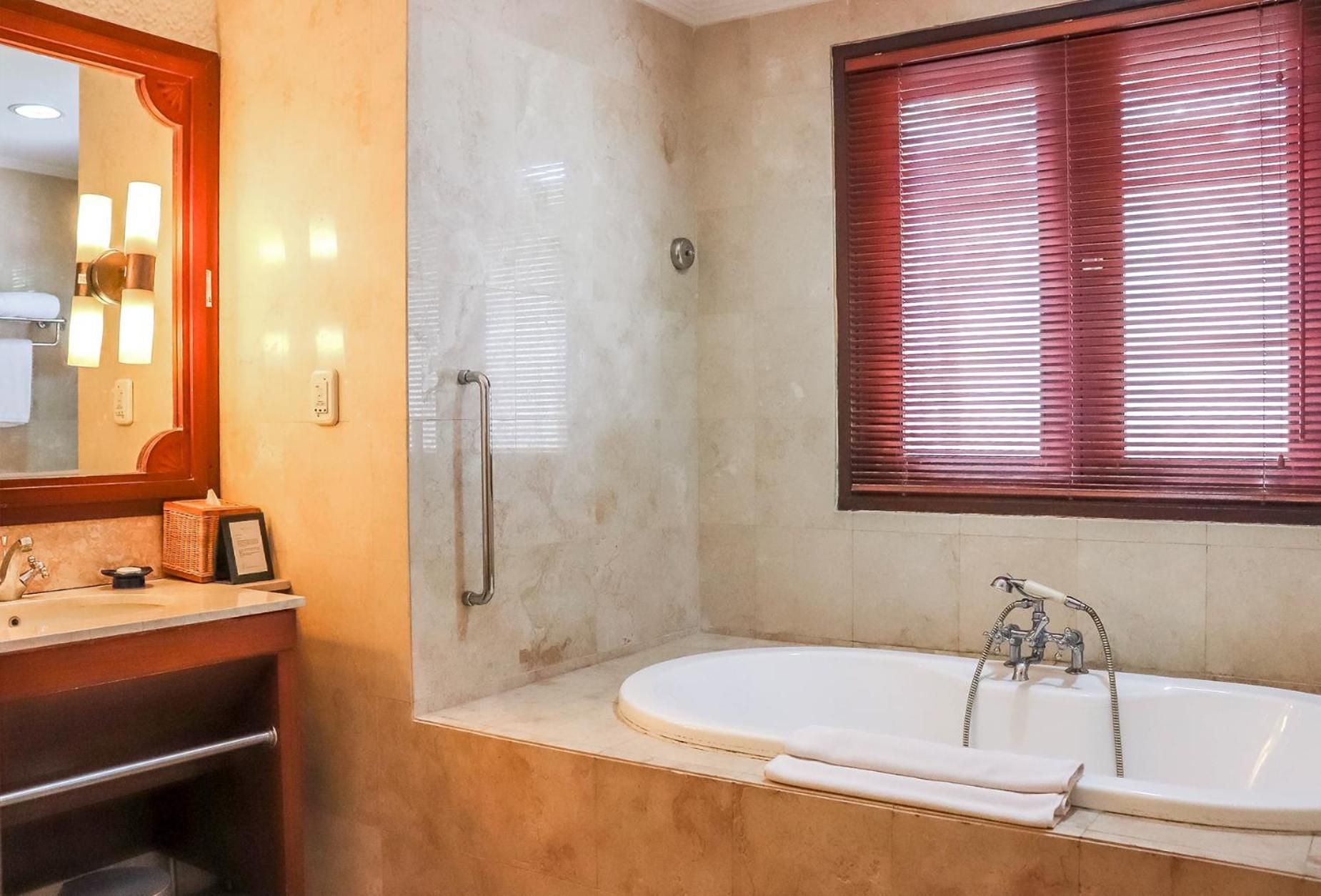 Executive Villa with Sea View with Free Return Airport Transfer