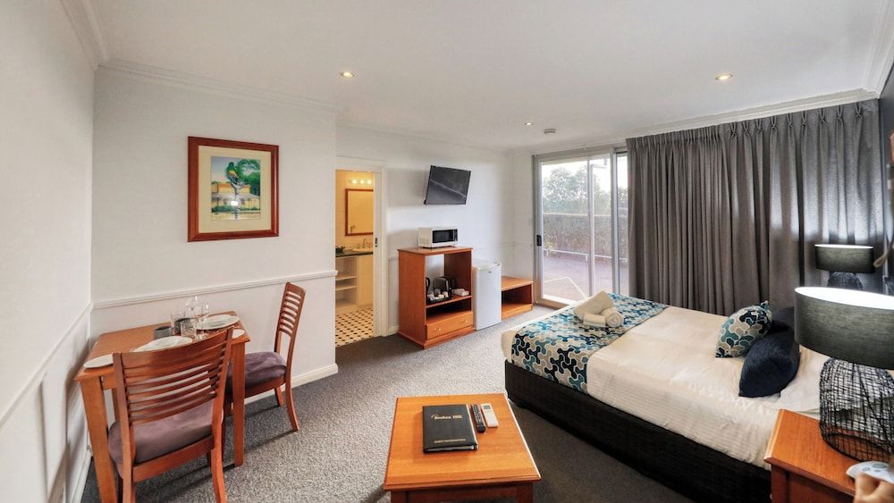 Hilltop Motel Queen Spa Room