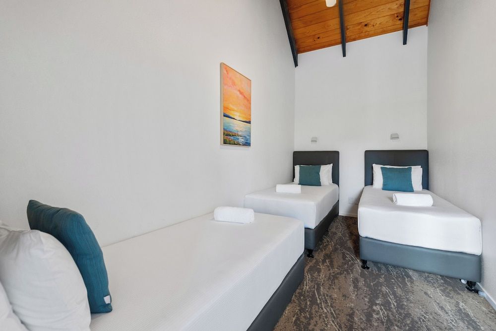 Wylie Court Two Bedroom Apartment with Spa Pool 2