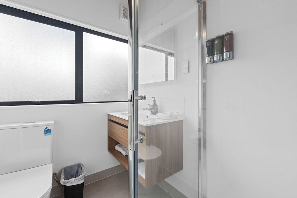 Wylie Court Executive Apartment with Spa Pool 9