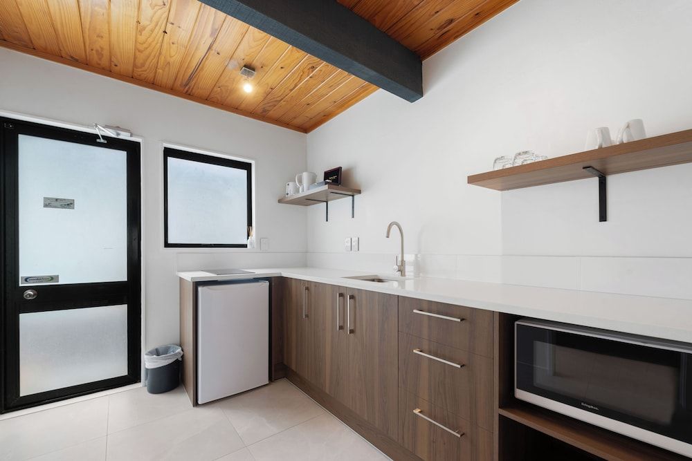 Wylie Court Two Bedroom Apartment with Spa Pool 3