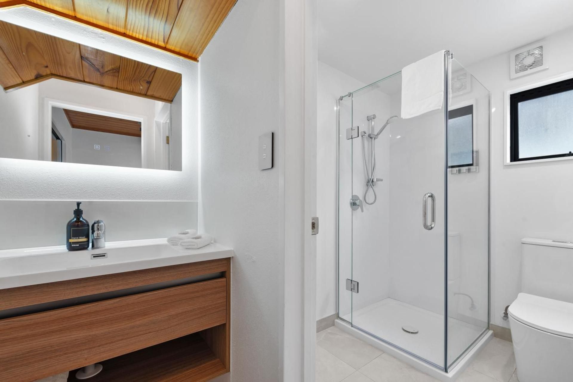 Wylie Court Executive Apartment with Spa Pool 11