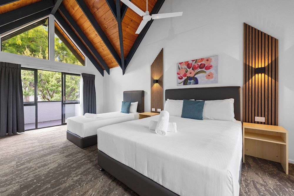 Wylie Court Executive Apartment with Spa Pool