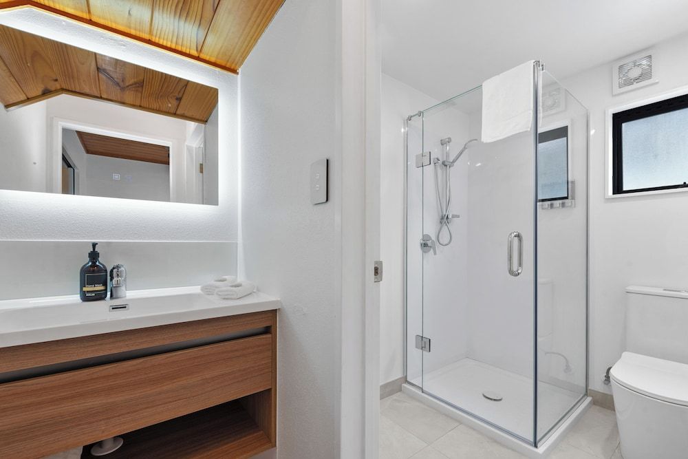 Wylie Court Two Bedroom Apartment with Spa Pool 4