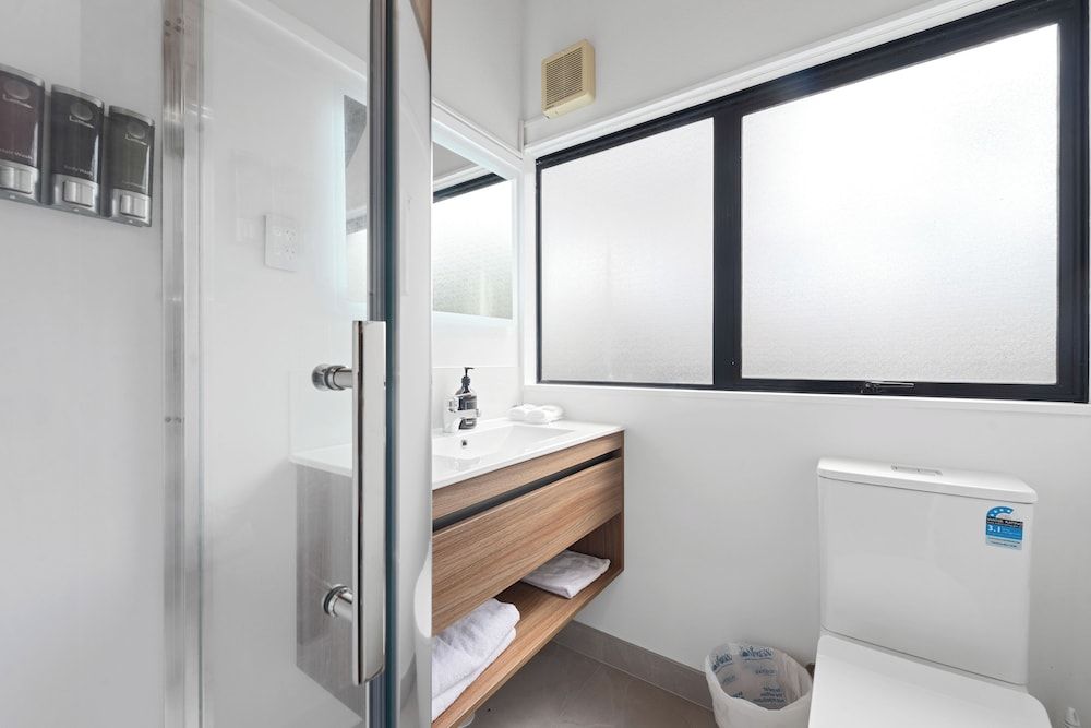 Wylie Court Executive Apartment with Spa Pool 9