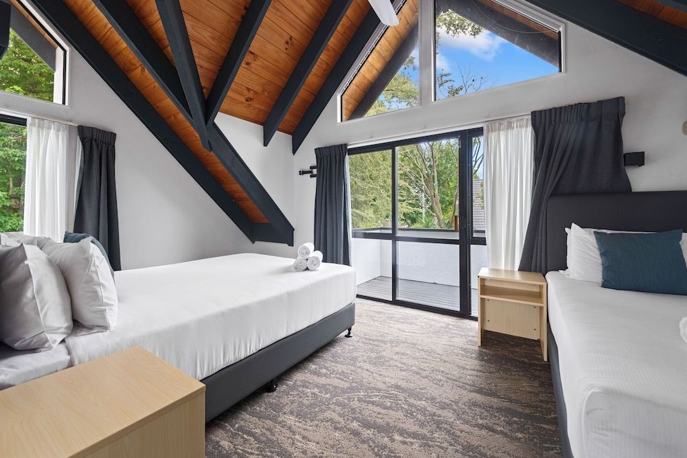 Wylie Court Premium Two Bedroom Apartment with Spa Pool