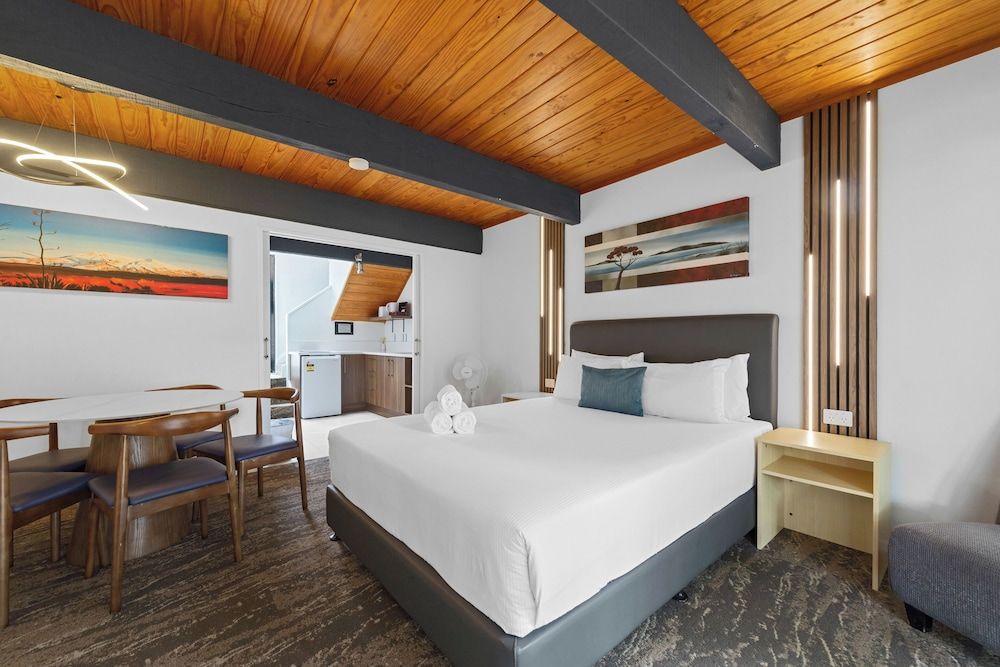 Wylie Court Executive Apartment with Spa Pool 4