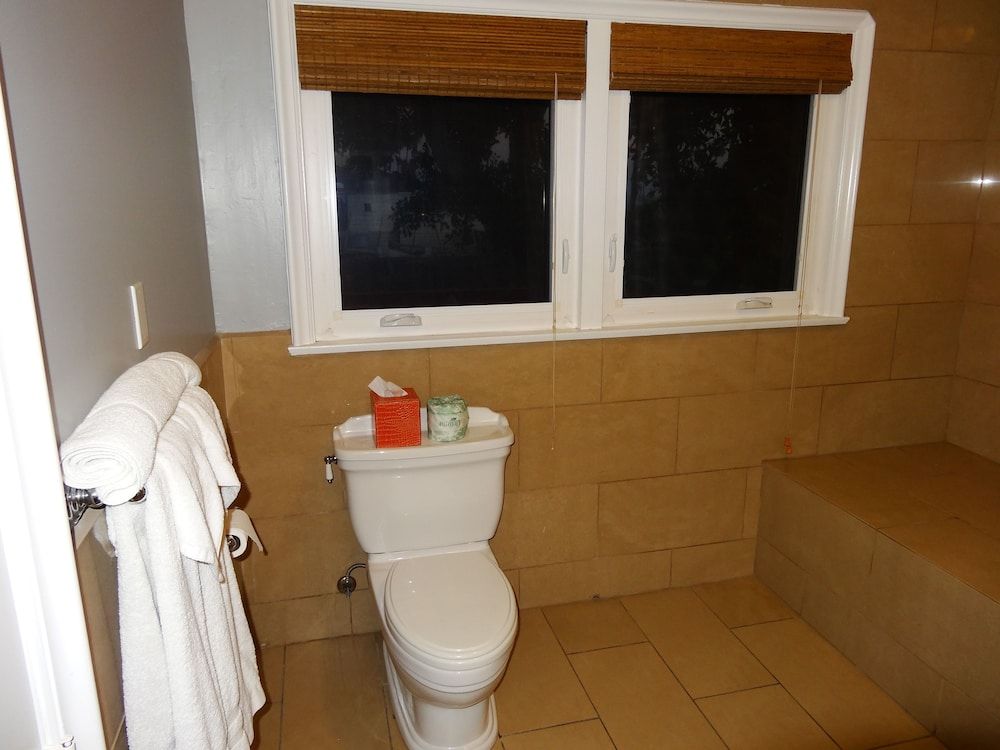 Balboa Inn, On the Beach Suite, 1 King Bed with Sofa bed, Ocean View 2