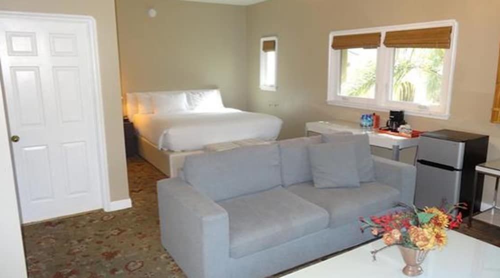 Balboa Inn, On the Beach Suite, 1 King Bed with Sofa bed, Courtyard Area
